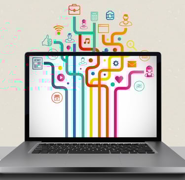 Notebook com itens relacionados a marketing jurídico