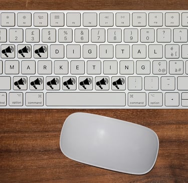 Teclado com as letras formando a expressão "Digital Marketing"