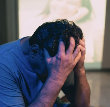 Personne assis, un homme triste, rupture, mariage, haut bleue 