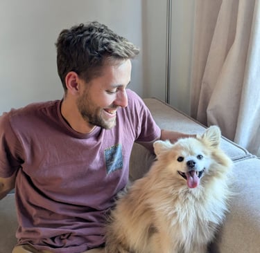 Tom and Lupin the Pomeranian sat on the sofa together