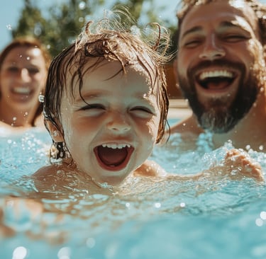 FAmília brincando na piscina
