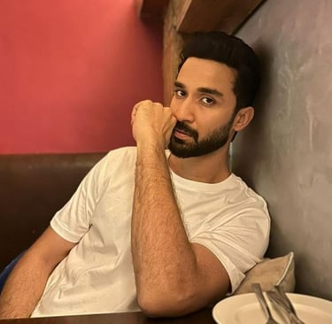 Raghav Juyal as a supporting character on the bad of bollywood