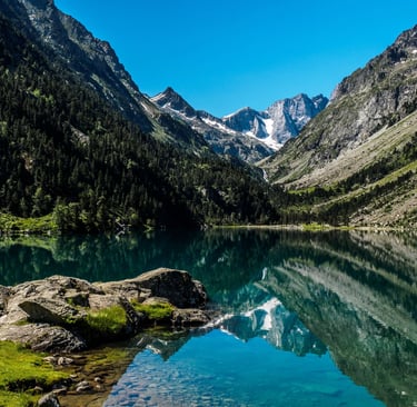 Lake Gaube and summit of Vignemale