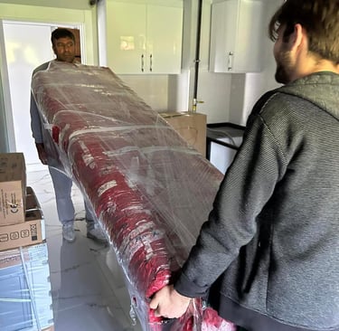 Bolu merkezli nakliye firması Sabırlar Nakliyat'ın taşıma aracı yükleme yapıyo