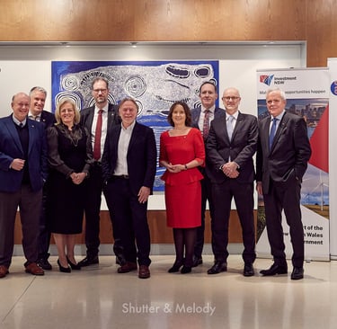 Ein Gruppenbild des australischen Botschafters mit Gästen.
