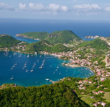 vue d'une baie et de l'océan