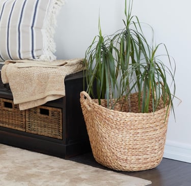 Deco 79 Seagrass Handmade Decorative and Functional Storage Basket Large Woven Basket