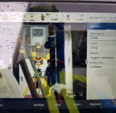 Trimble Access while measuring a reflective prism with Trimble SX10