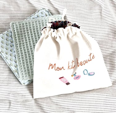 petit pochon en tissu coton brodé
