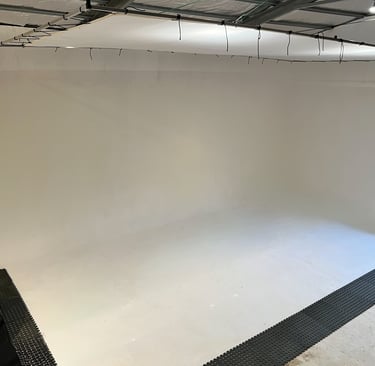 Cyclorama wall and infinity cove