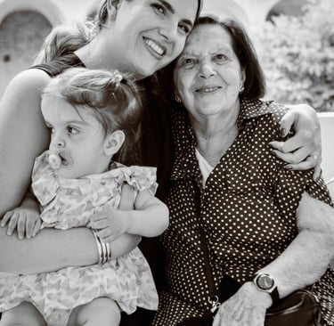 nonna con nipoti, foto di famiglia