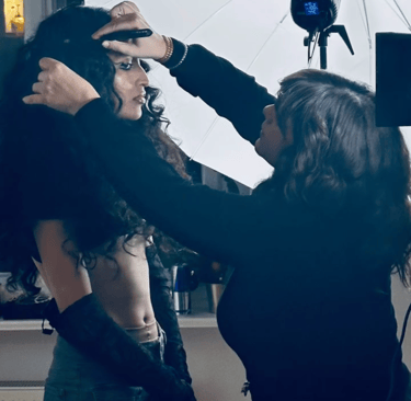 Sabin beim Fotoshooting am Hairstyling 