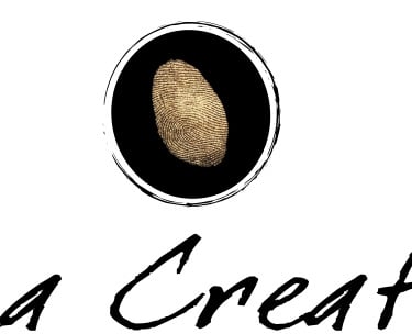 logo mikacreations simple avec empreinte doré à la feuille d'or