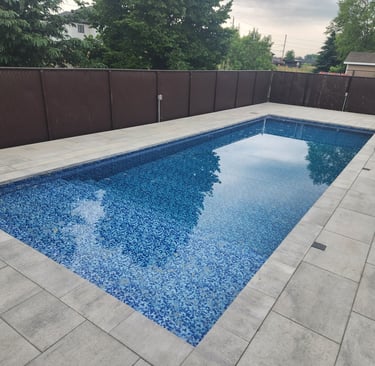 pave-uni-contour-de-piscine