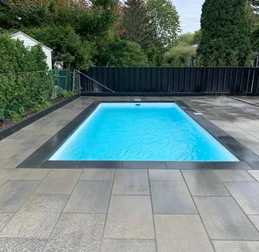 tour de piscine en pavé uni
