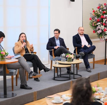 Bruno Villalobos en panel en Primer Encuentro Alumni de la Red G9