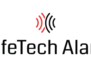 SafeTech Alarm logotyp – svart och röd vågsymbol med företagsnamn i svart text