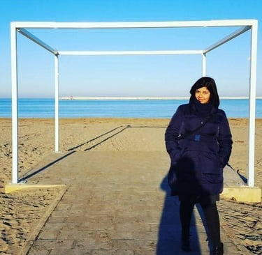 Questa sono io in riva al mare a Pescara, in una bellissima giornata invernale