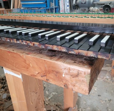 a keyboard harpsichord keyboard