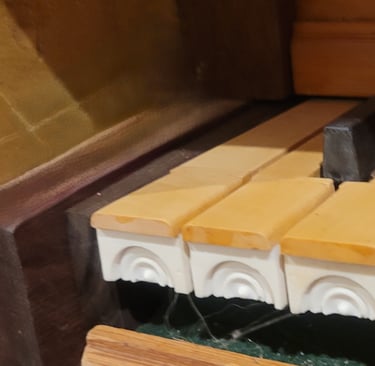 boxwood keys with ivory arcades