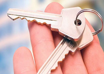 Cópias de chaves residencial na mão