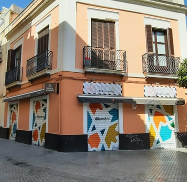 Graffiti en cierres metálicos. Para la campaña publicitaria de Cervezas Alhambra (Grupo Mahou).