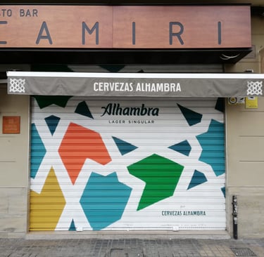 Graffiti en persiana. Para la campaña publicitaria de Cervezas Alhambra (Grupo Mahou).