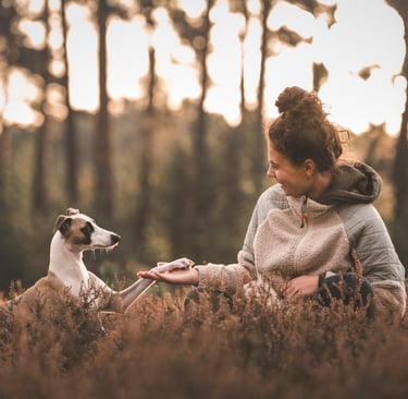 Nella mit ihrem Hund Easy
