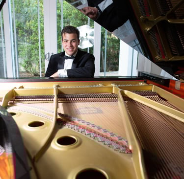 Daine Jordan at the piano before a classical piano performance
