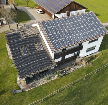 Hebertsfelden Fa. Eichinger IBC MonoSol Sungrow 19,2 kWh Sungrow "10 kWp Altanlage → 2021 8,44 kWp →