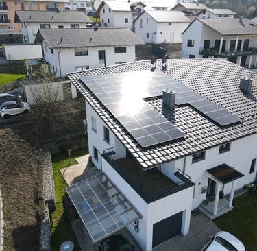 Postmünster Fa. Schmid IBC MonoSol Sungrow 12,8 kWh Sungrow 15,00 kWp 2022 Hausdach Besonderheit Nor