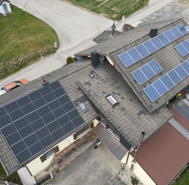 Pfarrkirchen Fa. Woitek / Niedermeier IBC MonoSol Sungrow 12,8 kWh Sungrow "6,6 kWp Altbestand 8,01