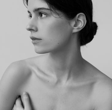 Nude-Girl-Side-View 