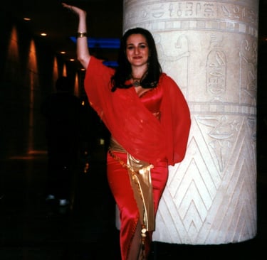Performer in costume welcomes you to the Luxor