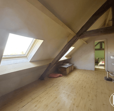 Palier de maison de campagne nécessitant de rénovation et travaux