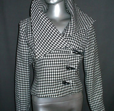 Bomber in black and white with accentuated high-collar