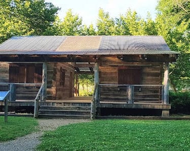 Hixson/Chattanooga - Historic Christian Sniteman cabin at Greenway