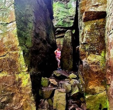 Fall Creek Falls, Pikeville - Massive boulders form a crevice half way down the trail