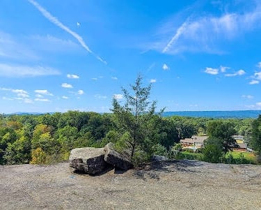 Greenway Park, Chattanooga - view at the top of the trail to the Quarry