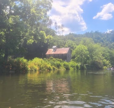 TN Rivers - First Hiwassee river takeout at old building near Webb Brothers