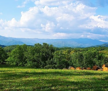 Smoky Mountains, N. Carolina Travel - Bryson City on the edge of the Great Smoky Mountains