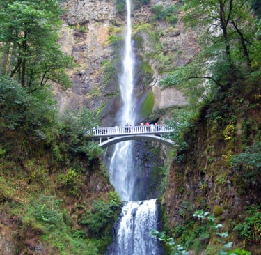 Columbia River Gorge, Oregon - Multnomah Falls and Benson Bridge view & hike to see the upper falls