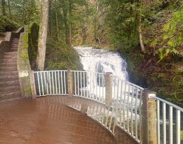 Columbia River Gorge - don't get dizzy at the Multnomah Falls viewpoint high up the mountain