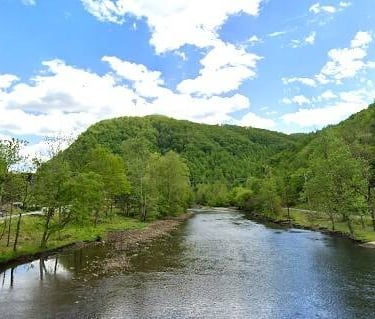 TN Rivers - View of the Little Pigeon river lower section just after launching in Hartford