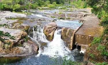 Waterfall Hwy, OR - Steamboat Falls has rock ledge ladders for the salmon to swim up