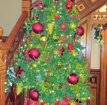 Portland, OR - The Victorian Belle at Christmas with different themed trees throughout 