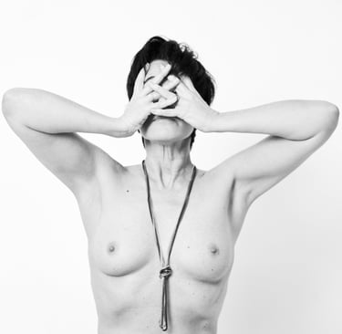 Projet Vénus Grenoble seins nus visage caché