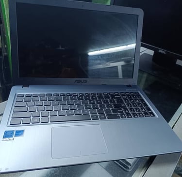 Offres d'ordinateurs à Yaoundé : Faut-il craquer ou négocier serré ?