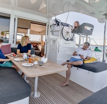 alquiler-barco-cadiz-familia-disfruta-paseo-el-puerto-de-santa-maria