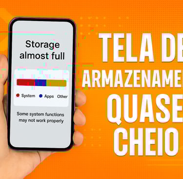 uma pessoa segurando um telefone com a tela de texto